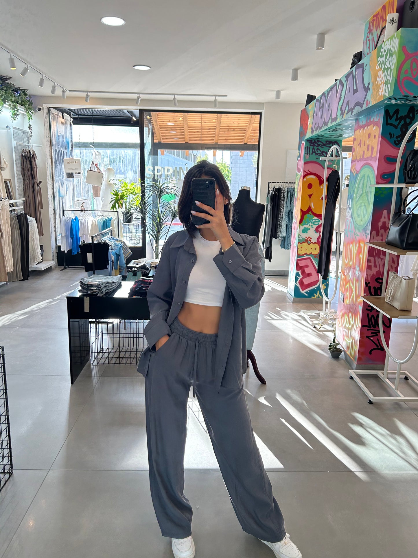 Lara Grey set