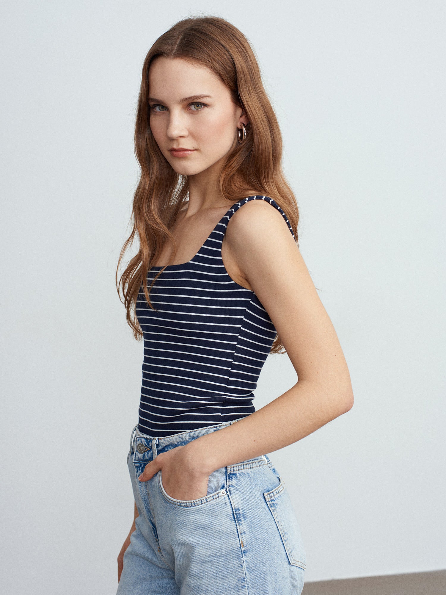 גופייה – כחול נייבי / אקרו