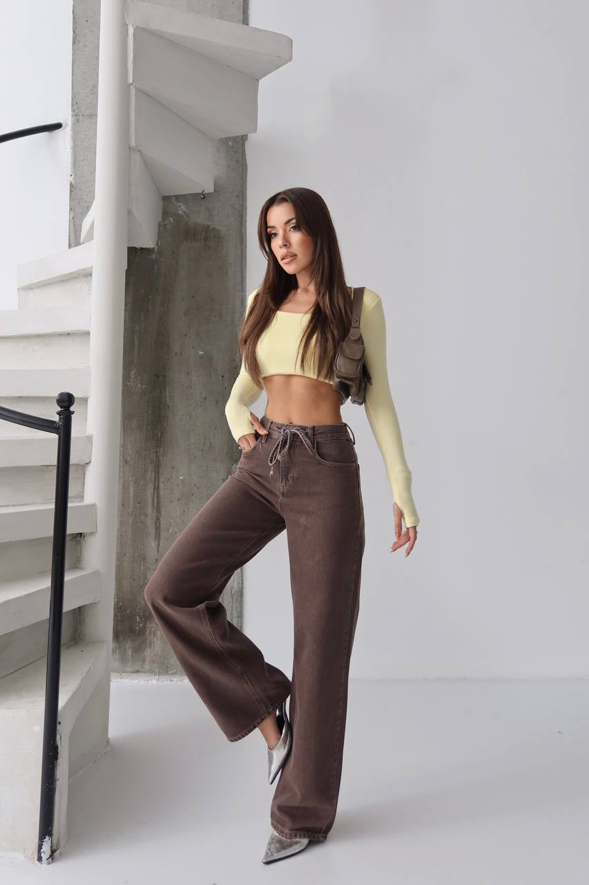 ג׳ינס 2320 בגזרה גבוהה ורחבה