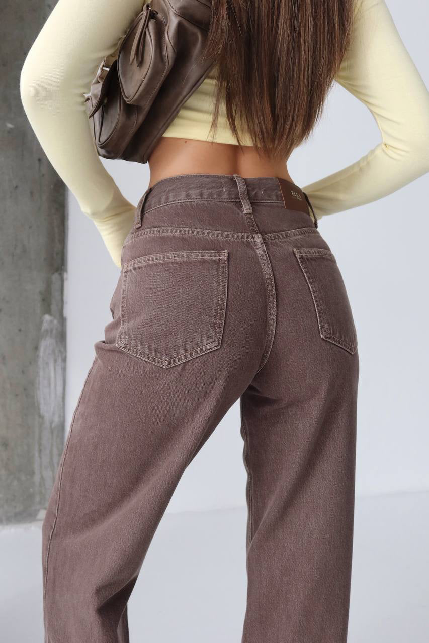 ג׳ינס 2320 בגזרה גבוהה ורחבה