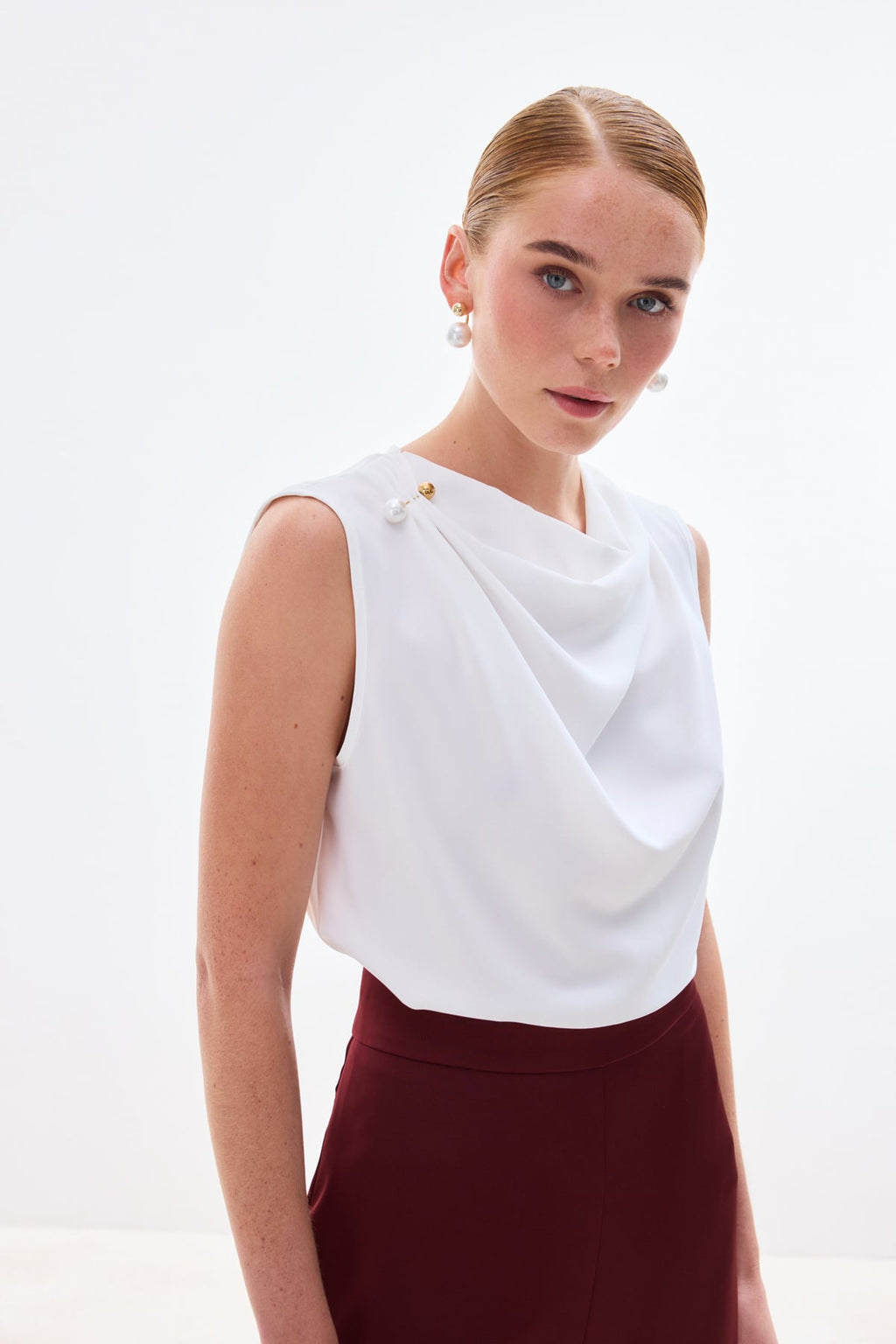 חולצה עם מפתח דג'אזה וסיכת פנינה