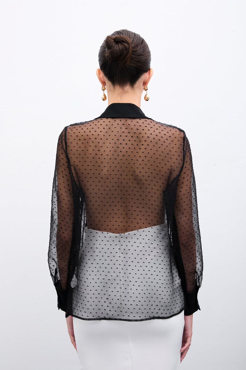 חולצה עם דיטייל אורגנזה – שחור